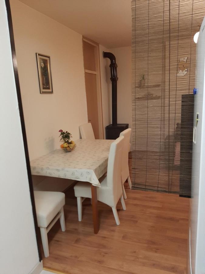 Apartment Mia Ровин Екстериор снимка