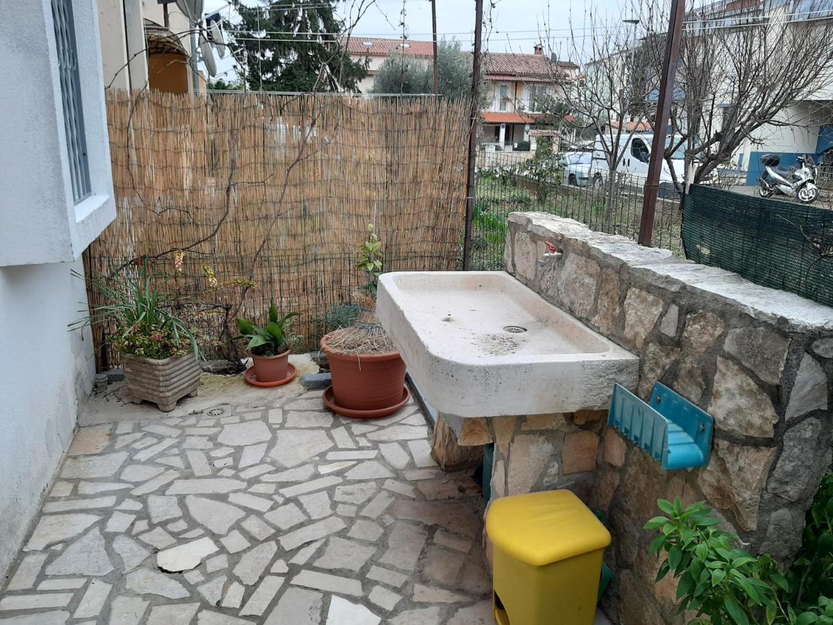 Apartment Mia Ровин Екстериор снимка