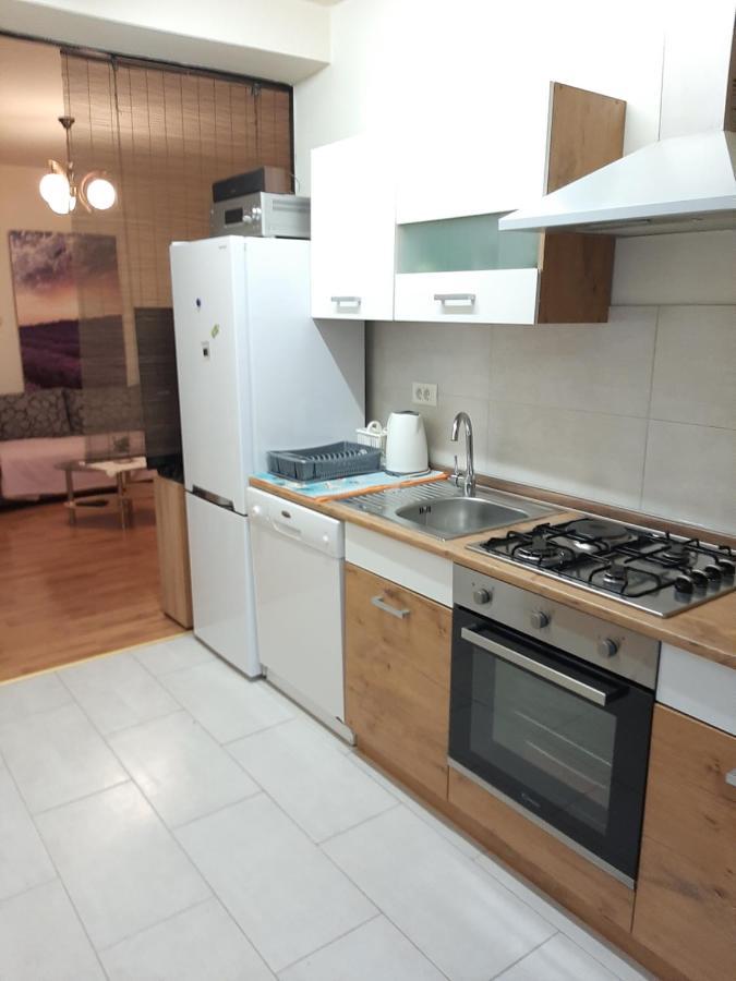 Apartment Mia Ровин Екстериор снимка