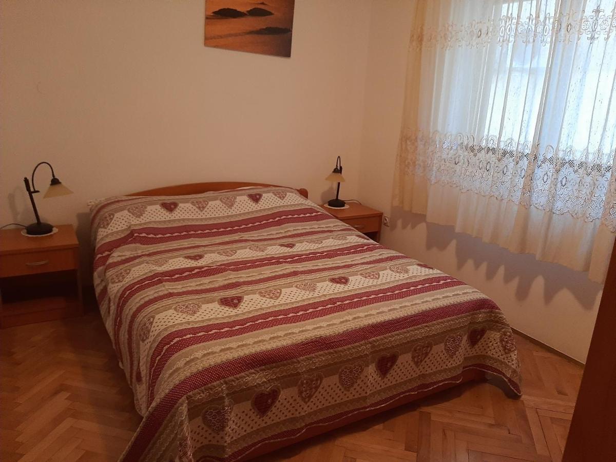 Apartment Mia Ровин Екстериор снимка