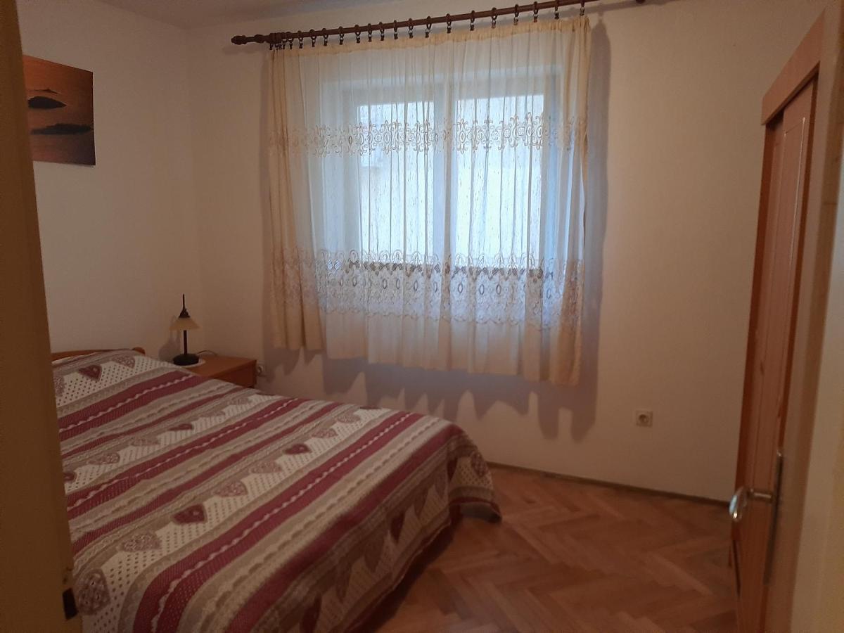 Apartment Mia Ровин Екстериор снимка